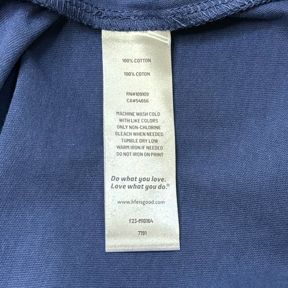 Life is Good graphic tee w/ a winter woods hiking theme XL - Picture 6 of 7